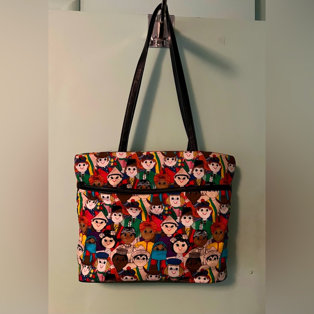 🦋 3/$25 🦋 It’s a Small World tote